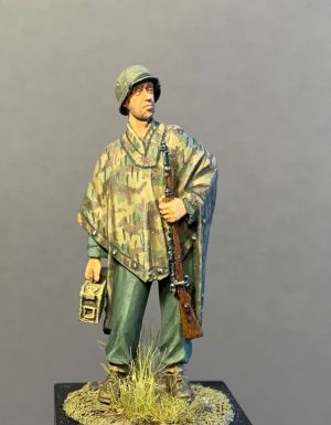 S2KF026 - German (late war) wearing Zeltbahn